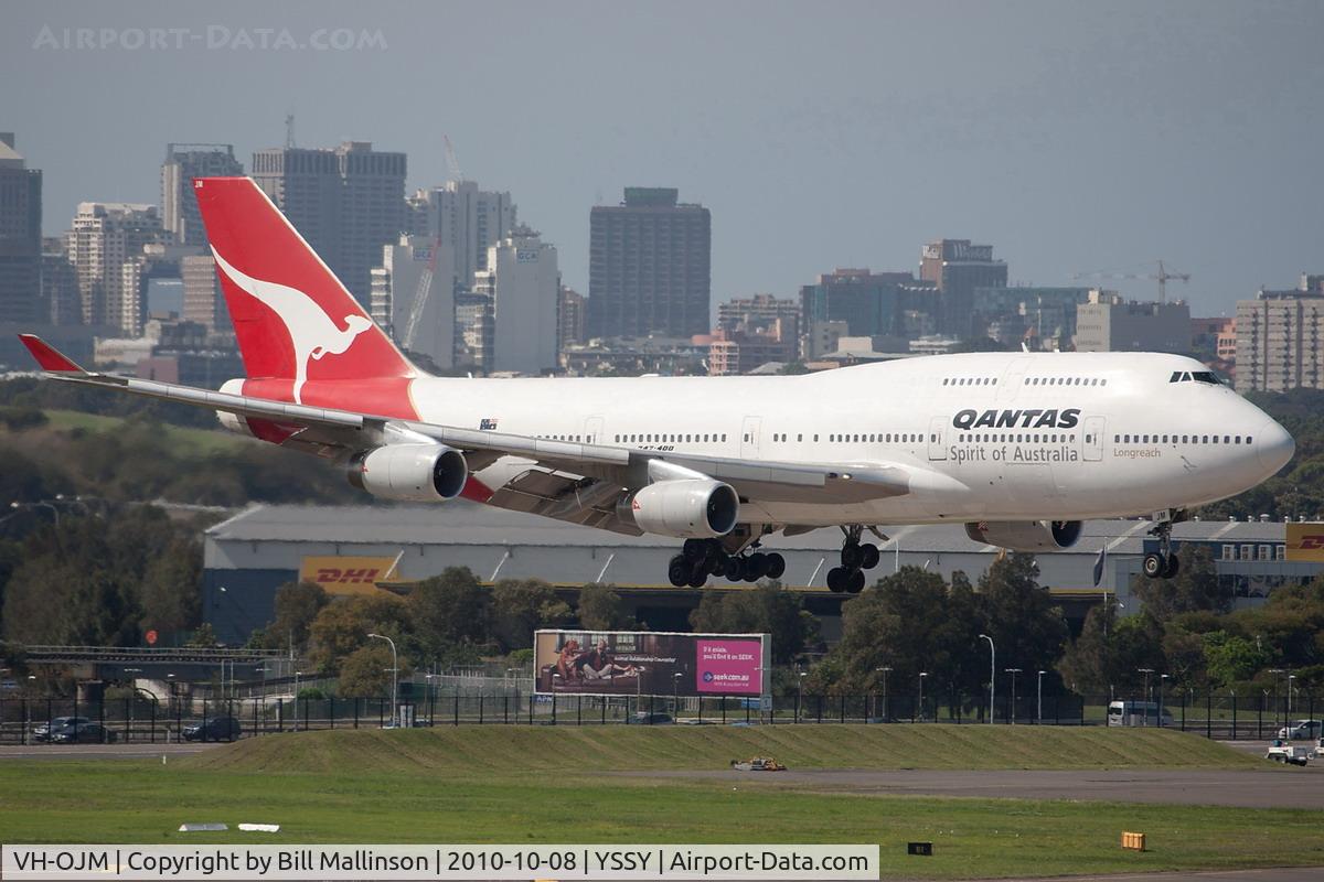 VH-OJM, 1991 Boeing 747-438 C/N 25245, final to 34R