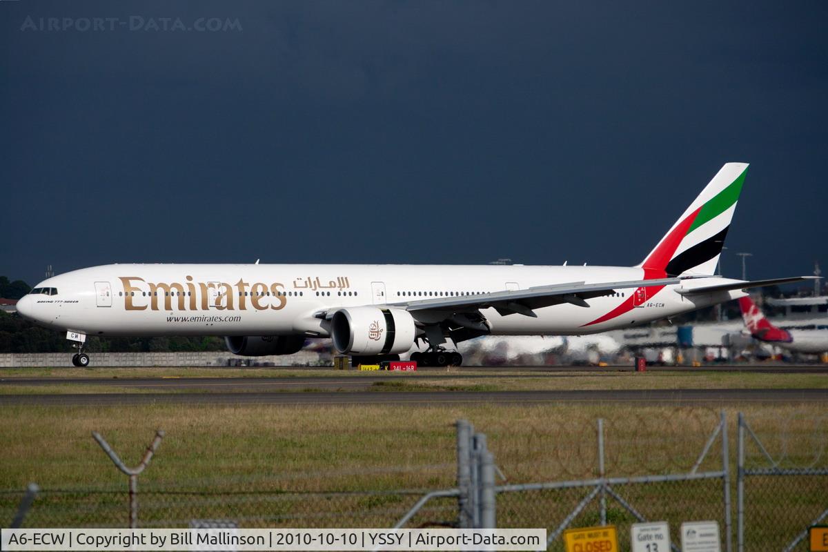 A6-ECW, 2009 Boeing 777-31H/ER C/N 38981, just in on 34R