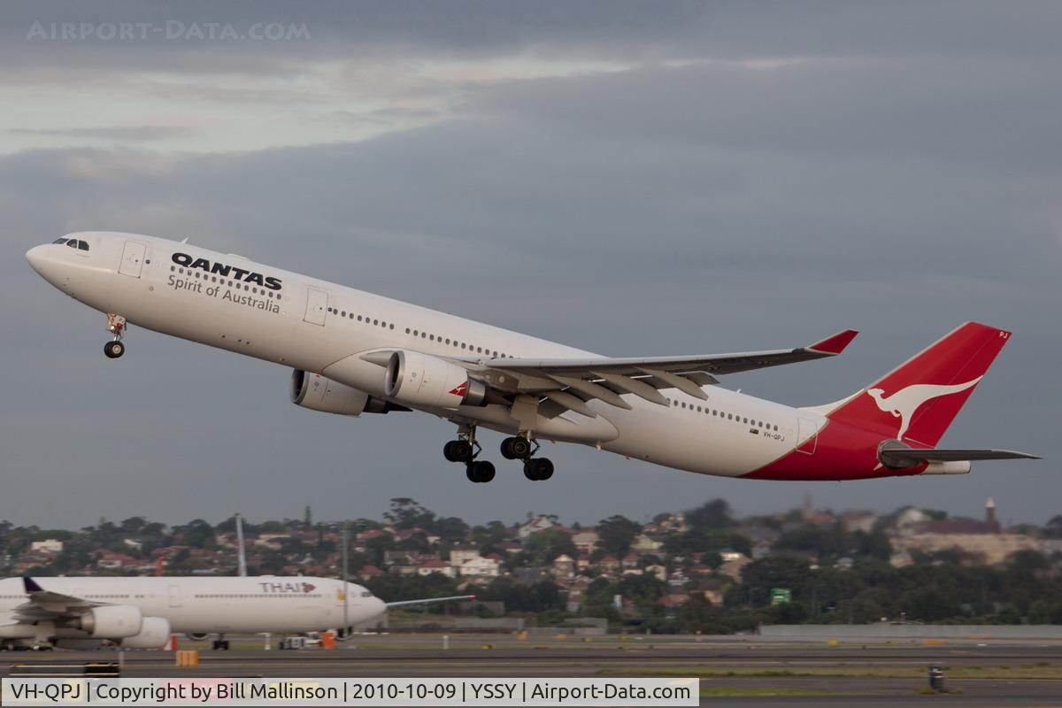 VH-QPJ, 2005 Airbus A330-303 C/N 712, away from 34R