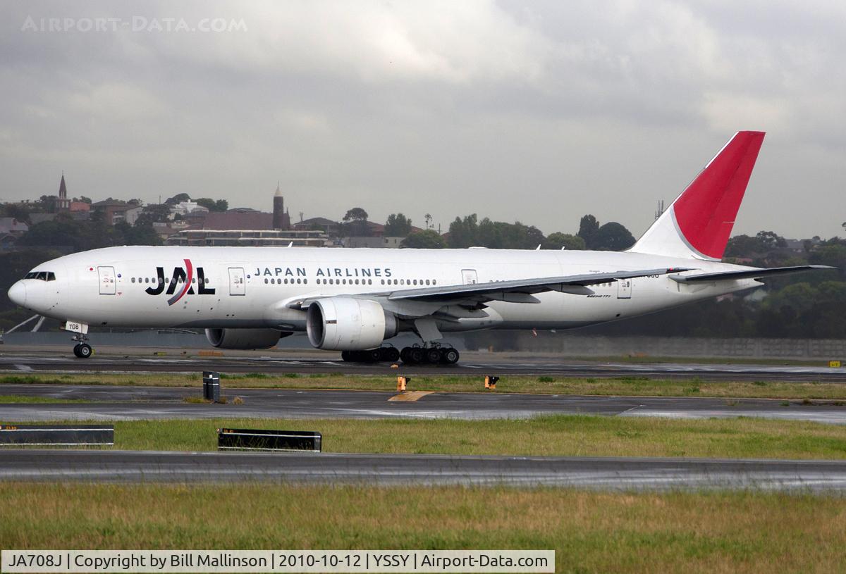 JA708J, 2004 Boeing 777-246/ER C/N 32895, taxi to 16L