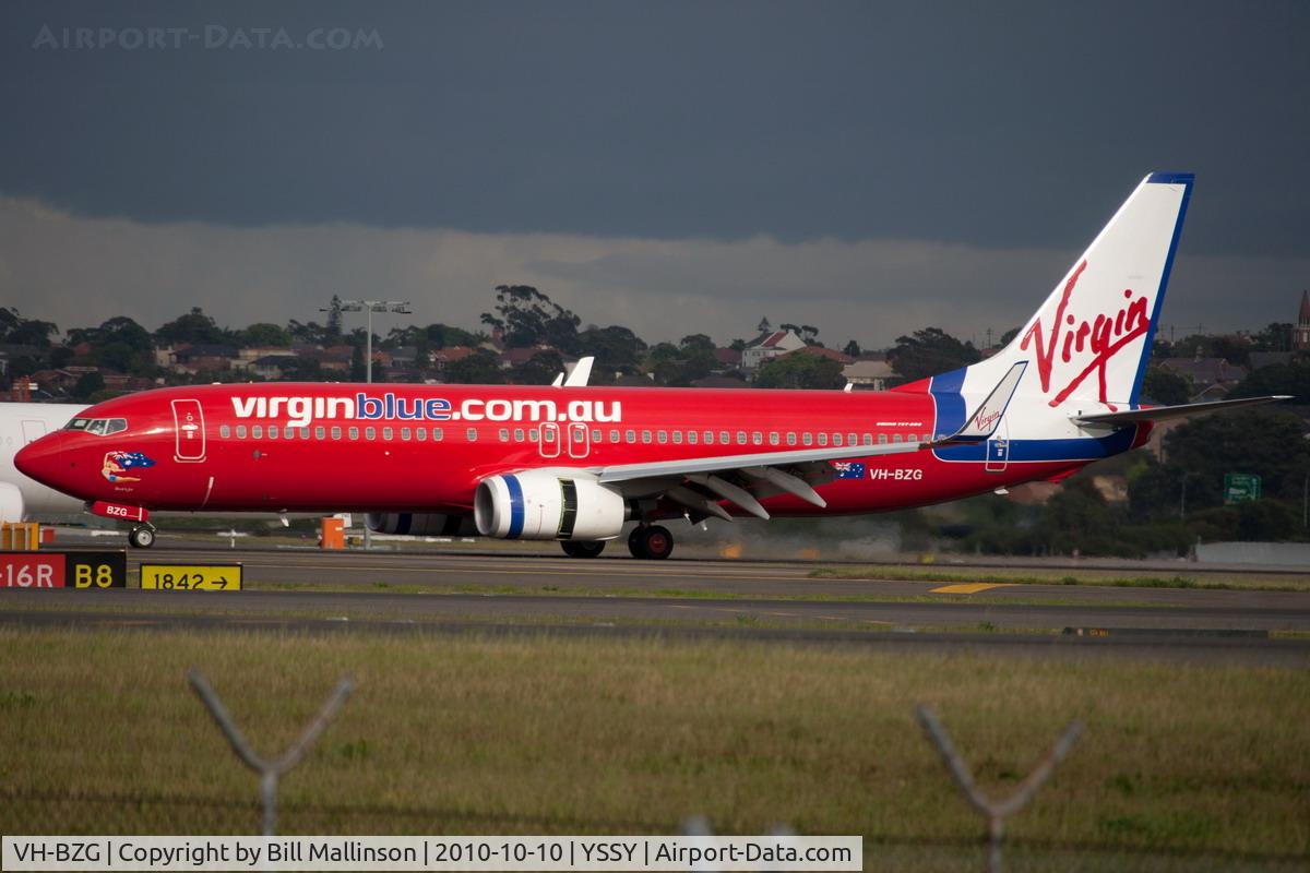 VH-BZG, 2010 Boeing 737-8FE C/N 37822, arriving on 34R
