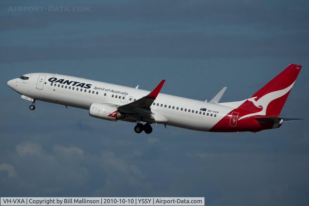 VH-VXA, 2001 Boeing 737-838 C/N 29551, away from 34R