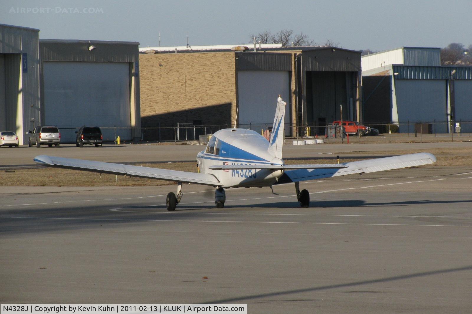 N4328J, 1967 Piper PA-28-140 C/N 28-22703, departing