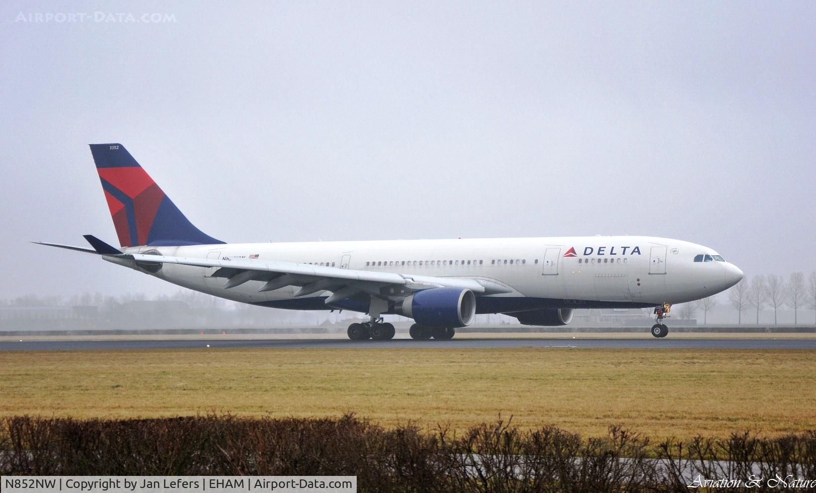 N852NW, 2004 Airbus A330-223 C/N 0614, Landing on the Polderbaan