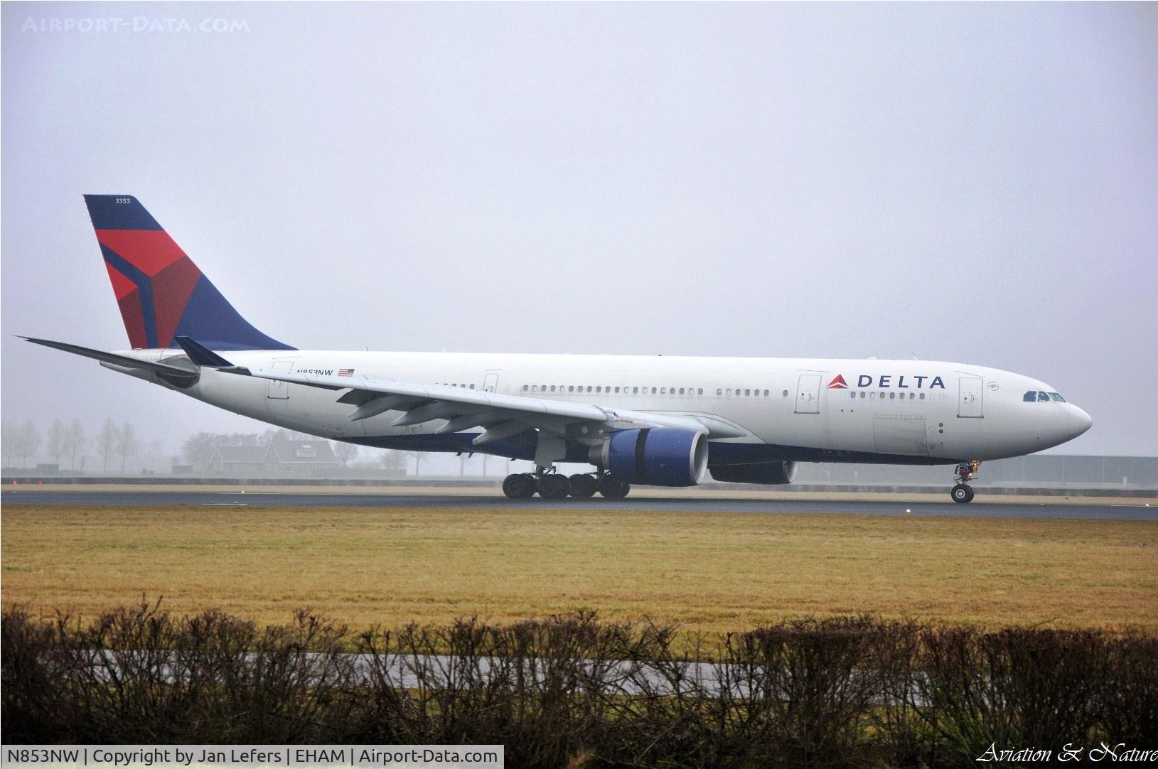 N853NW, 2004 Airbus A330-223 C/N 0618, Landing on the Polderbaan