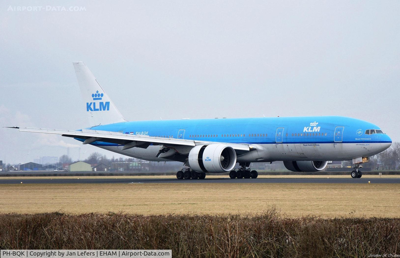 PH-BQK, 2005 Boeing 777-206/ER C/N 29399, Landing on the Polderbaan