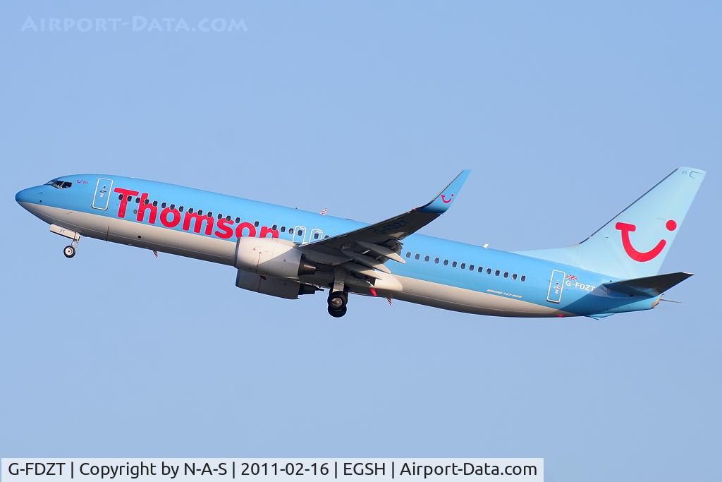 G-FDZT, 2011 Boeing 737-8K5 C/N 37248, New Thomson departing