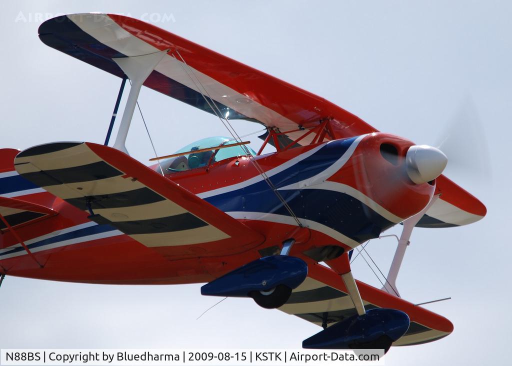 N88BS, 1981 Pitts S-1E Special C/N 2 (N88BS), On final at IAC - 12 event.