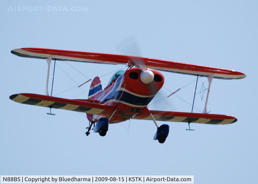 N88BS, 1981 Pitts S-1E Special C/N 2 (N88BS), On final
