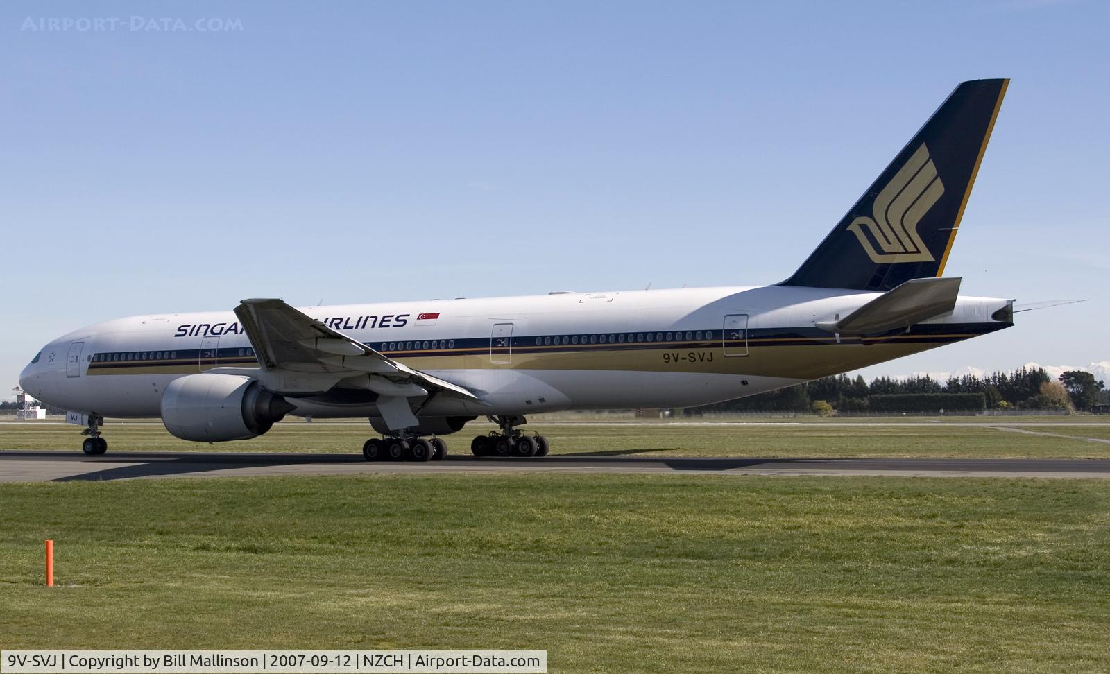 9V-SVJ, 2002 Boeing 777-212/ER C/N 32335, taxi to A7 on r/w 02 as SQ298 direct to SIN