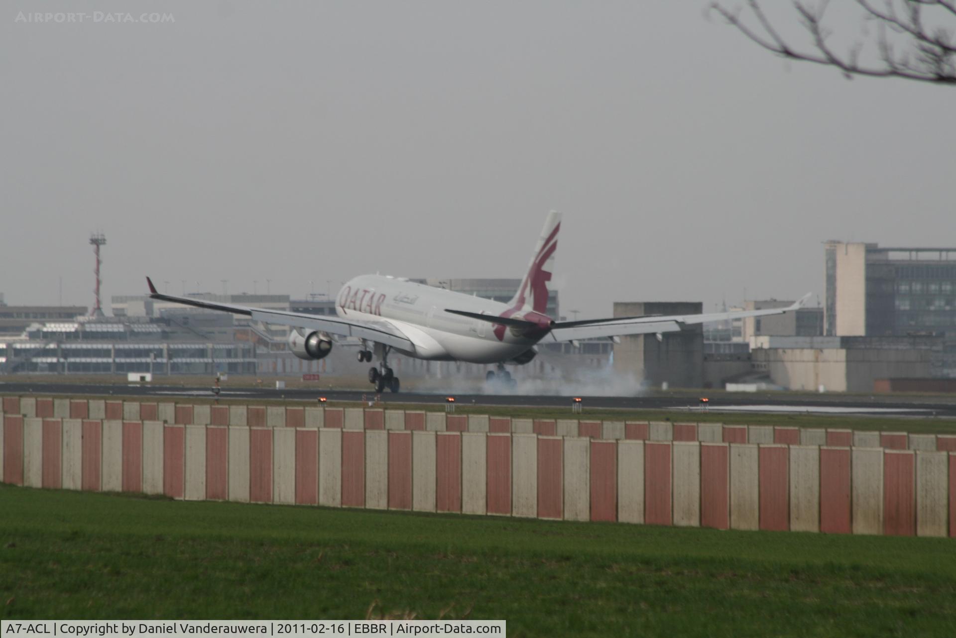 A7-ACL, 2007 Airbus A330-202 C/N 820, Flight QR941 is landing on RWY 25L