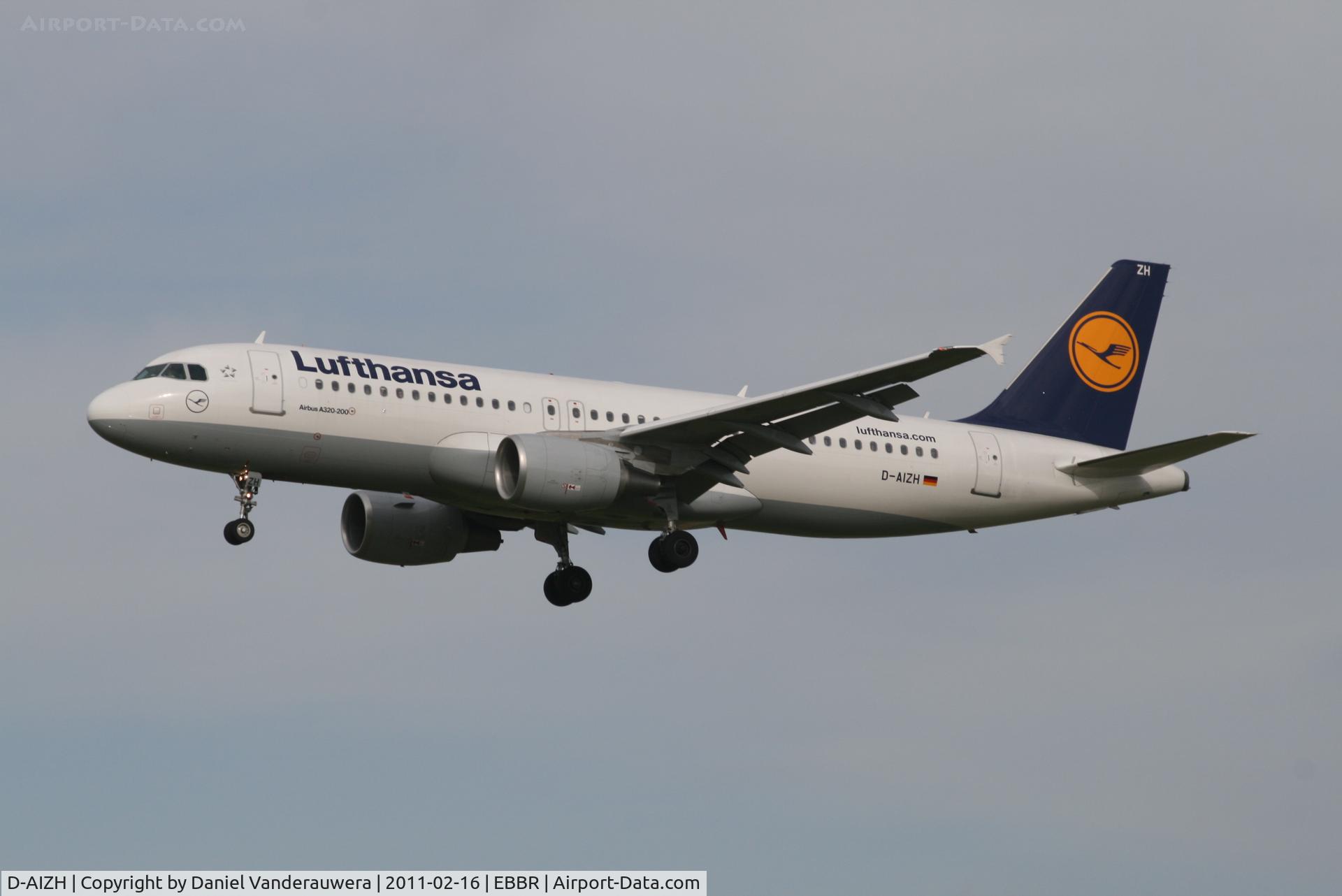 D-AIZH, 2010 Airbus A320-214 C/N 4363, Arrival of flight LH1010 to RWY 25L