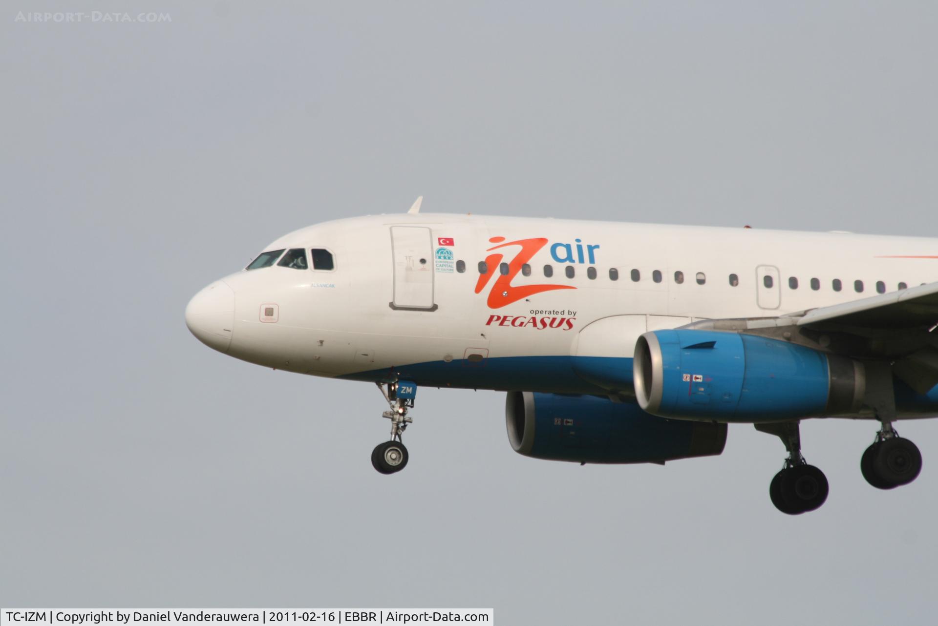 TC-IZM, 2005 Airbus A319-132 C/N 2404, Arrival of flight PC801 to RWY25L
