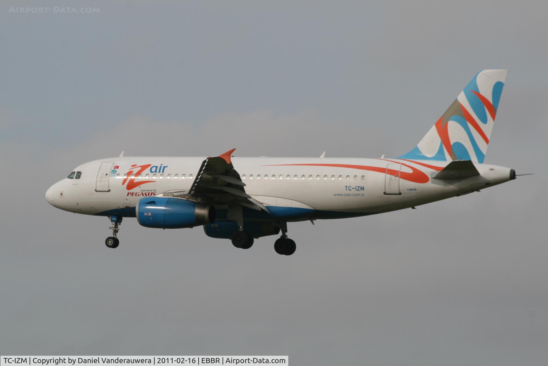 TC-IZM, 2005 Airbus A319-132 C/N 2404, Flight PC801 is descending to RWY 25L