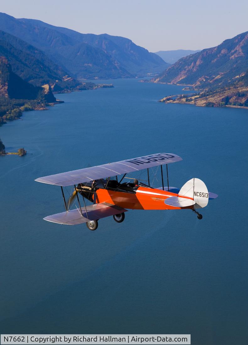 N7662, Waco GXE C/N 1657, WAAAM's 1928 WACO 10 Flying over the Columbia River in Hood River Oregon
