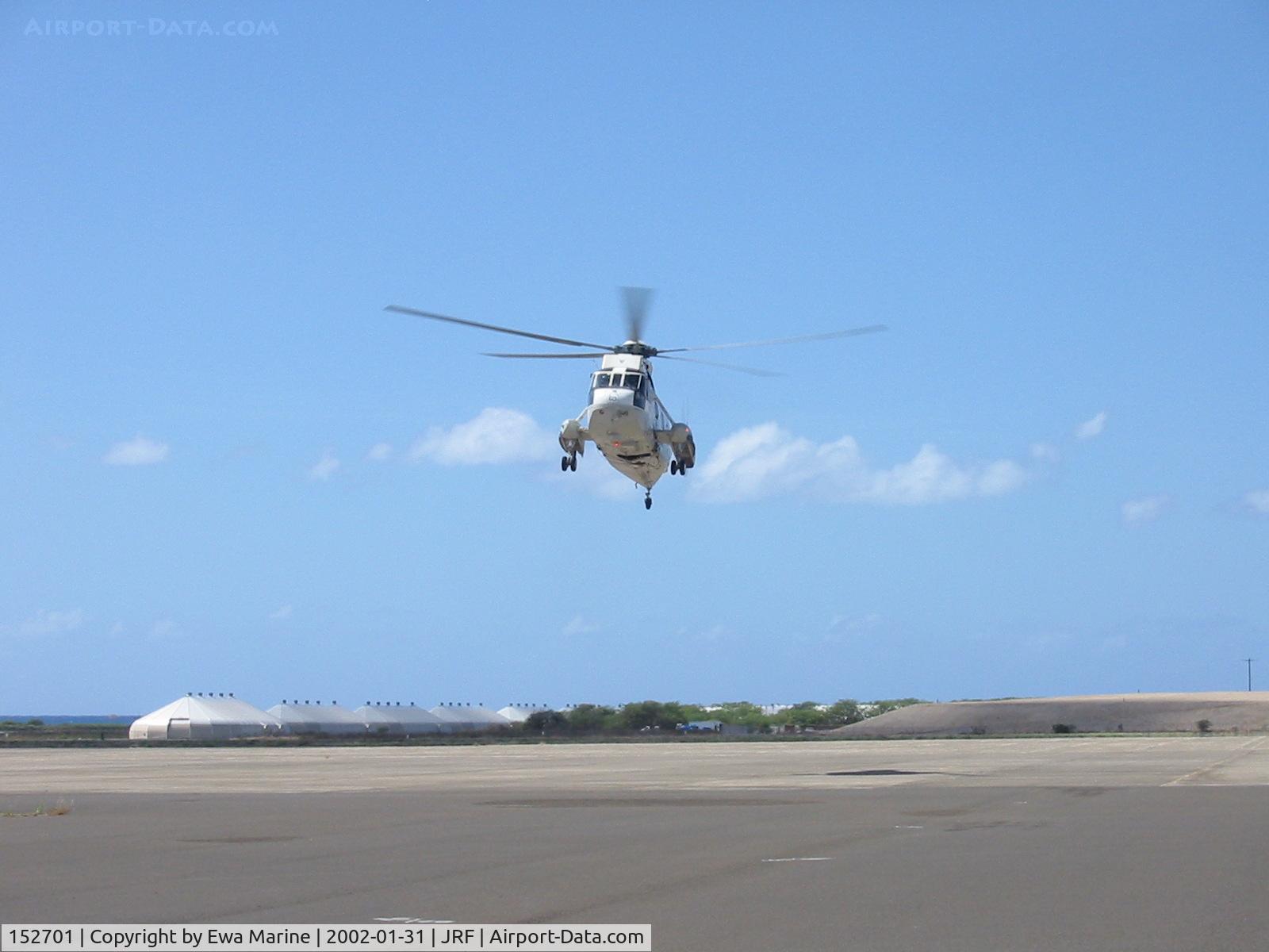 152701, Sikorsky UH-3H Sea King C/N 61357, On approach to Naval Air Museum Barbers ramp.