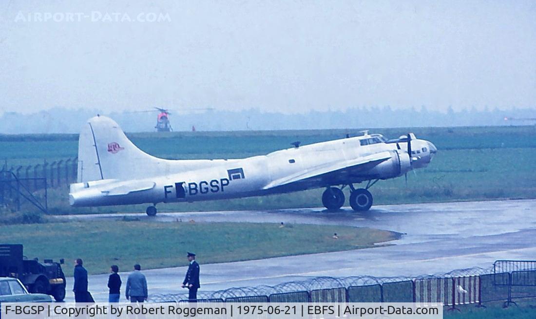 F-BGSP, 1944 Boeing B-17G Flying Fortress C/N 8246, Still in its ING colors,became F-AZDX Pink Lady.