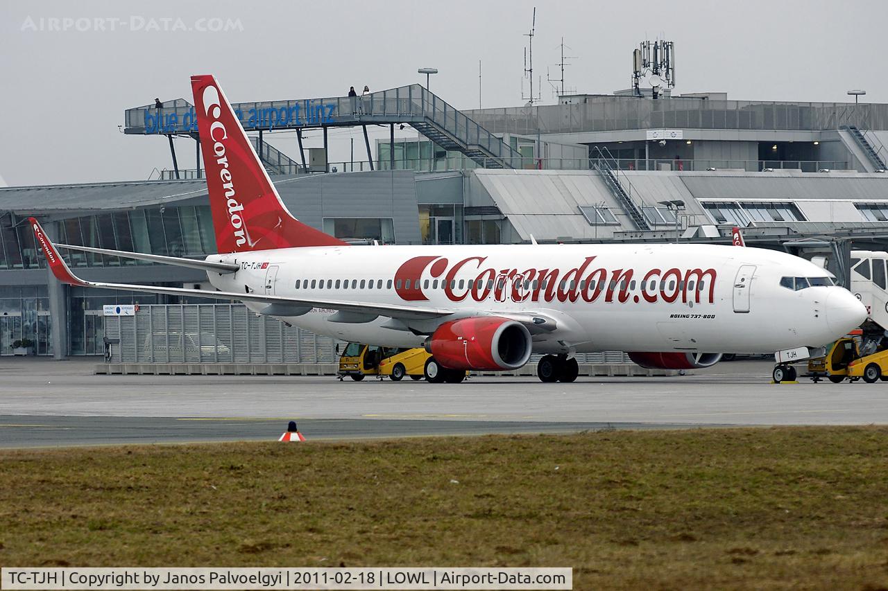 TC-TJH, 1999 Boeing 737-86J C/N 29121, Corendon Airlines Boeing B737-86J oan apron in LOWL/LNZ