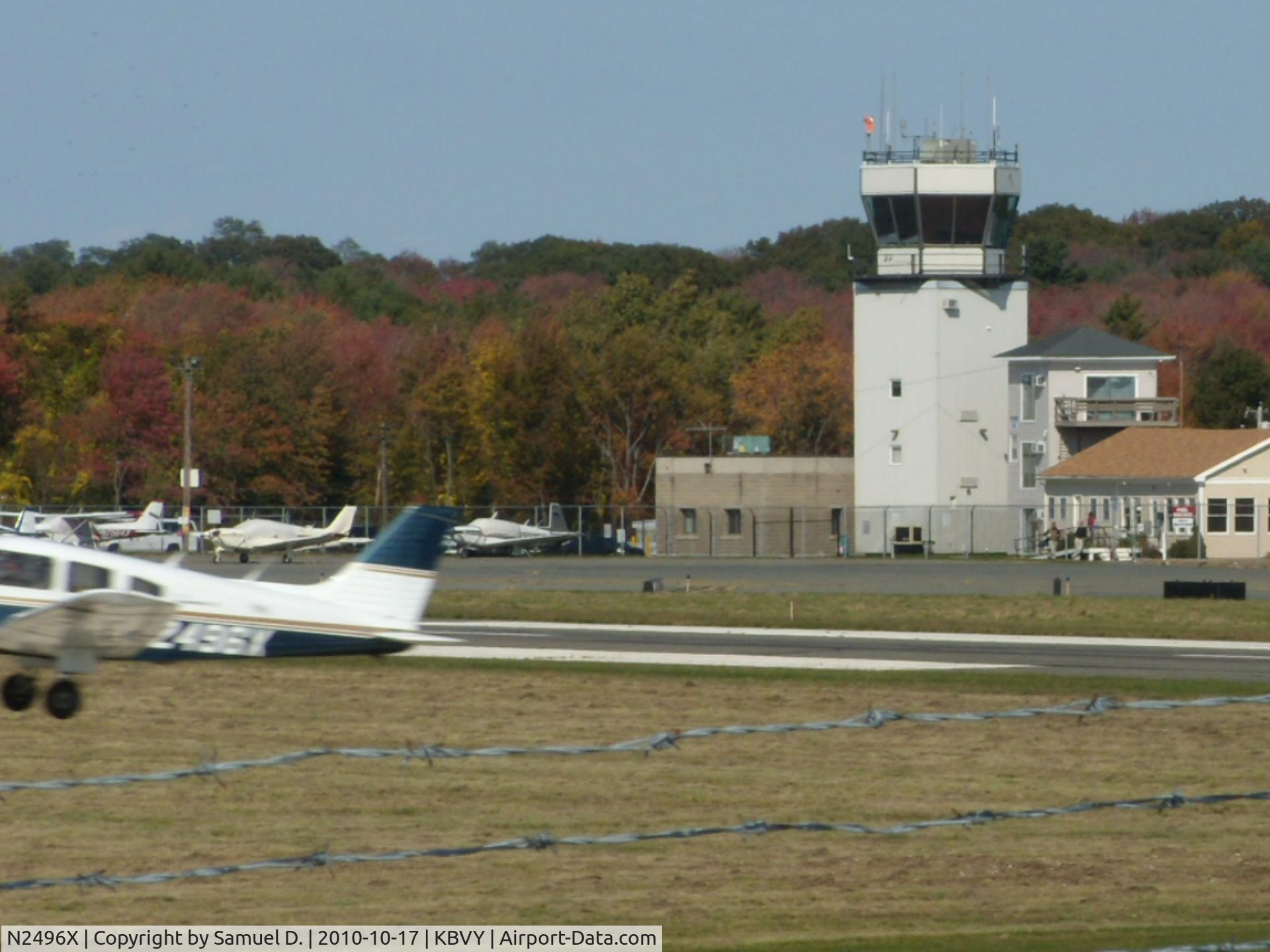 N2496X, 1985 Piper PA-28-161 C/N 28-8516071, Tried to get a good shot of 96X!!!