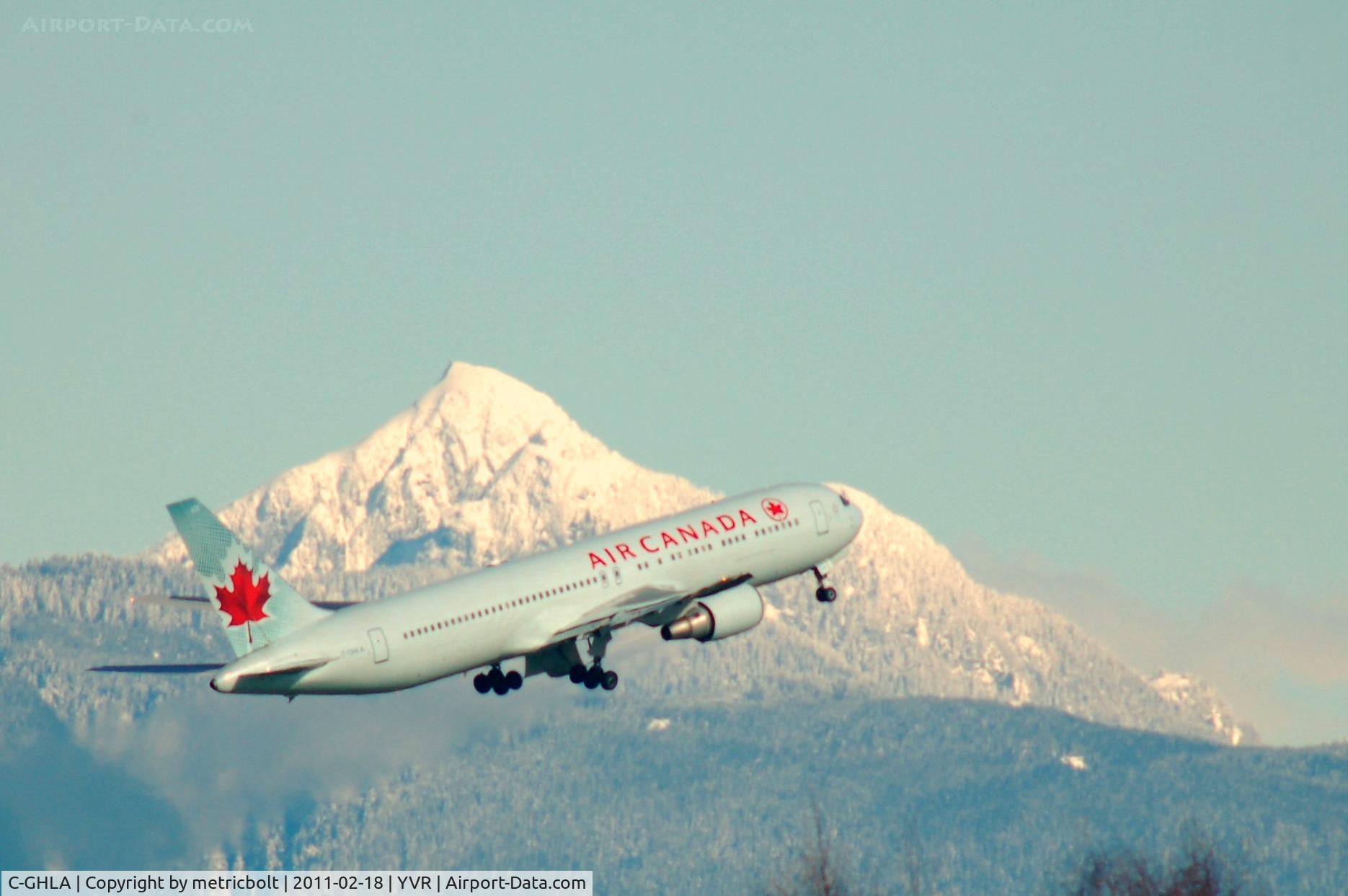C-GHLA, 1992 Boeing 767-35H C/N 26387, Departure from YVR