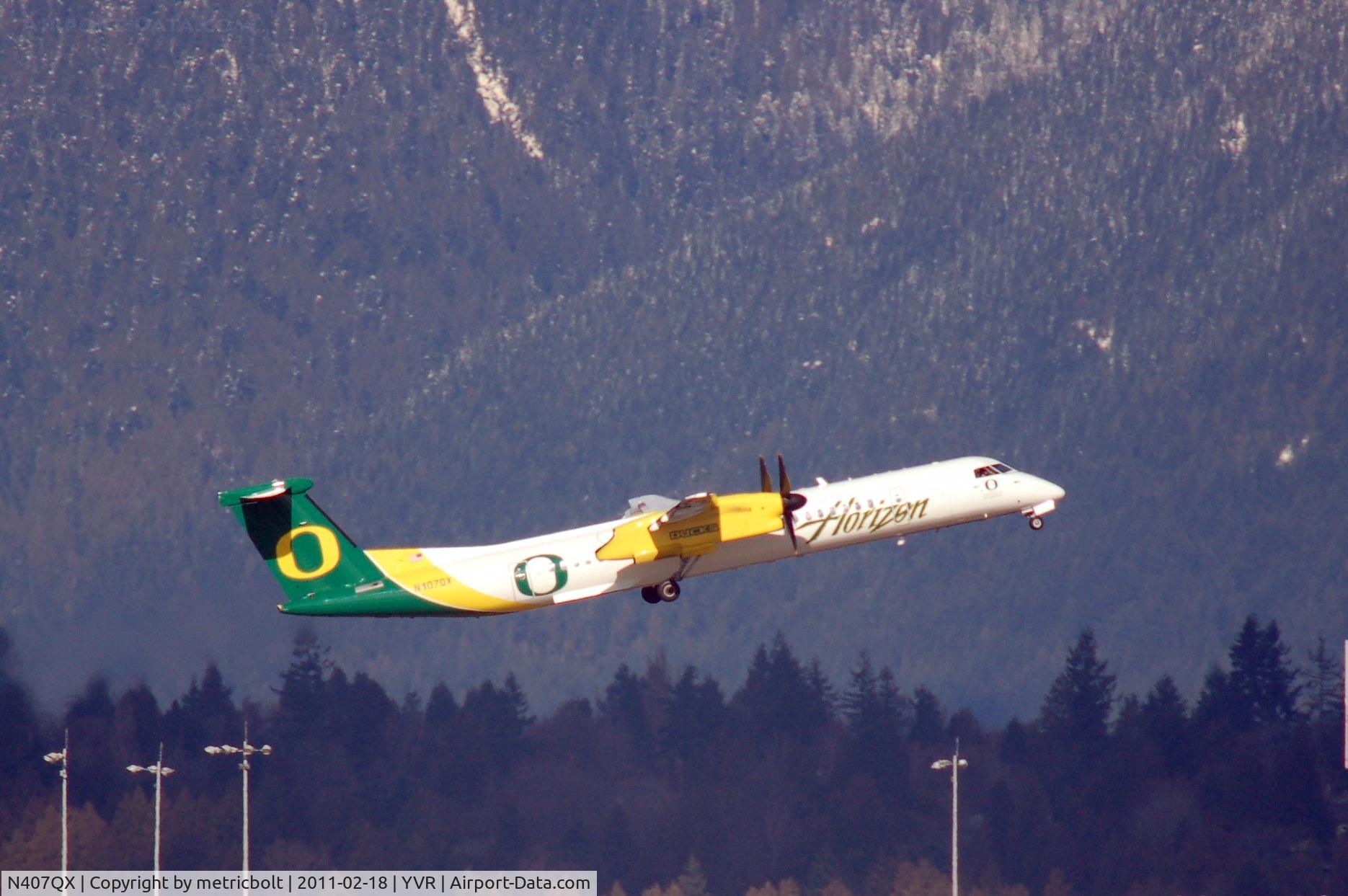 N407QX, 2001 Bombardier DHC-8-402 Dash 8 C/N 4049, Oregon Ducks livery