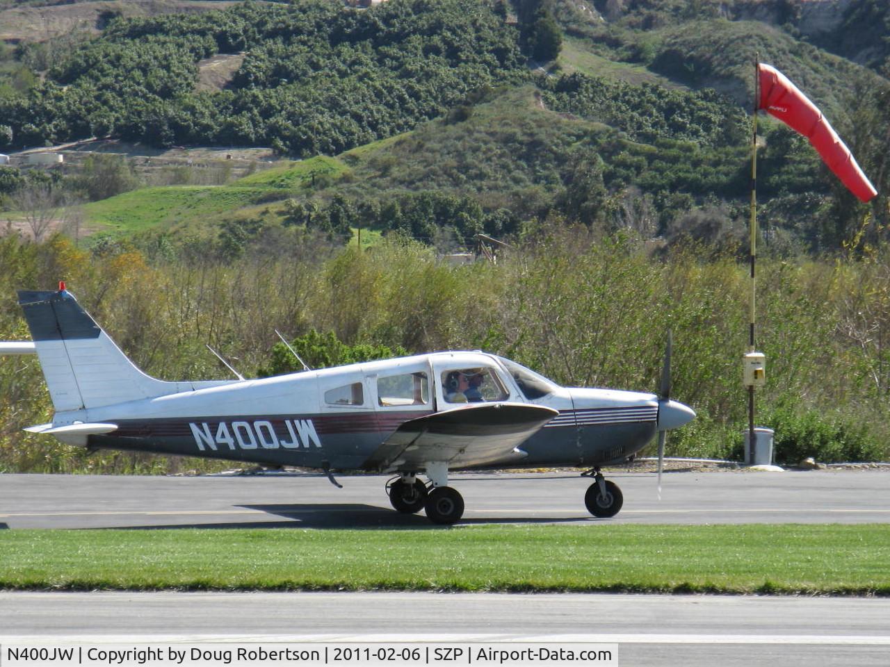 N400JW, 1974 Piper PA-28-180 C/N 28-7405276, 1974 Piper PA-28-180, Lycoming O&VO-360 180 Hp, taxi to Rwy 04 along transient overflow parking ramp
