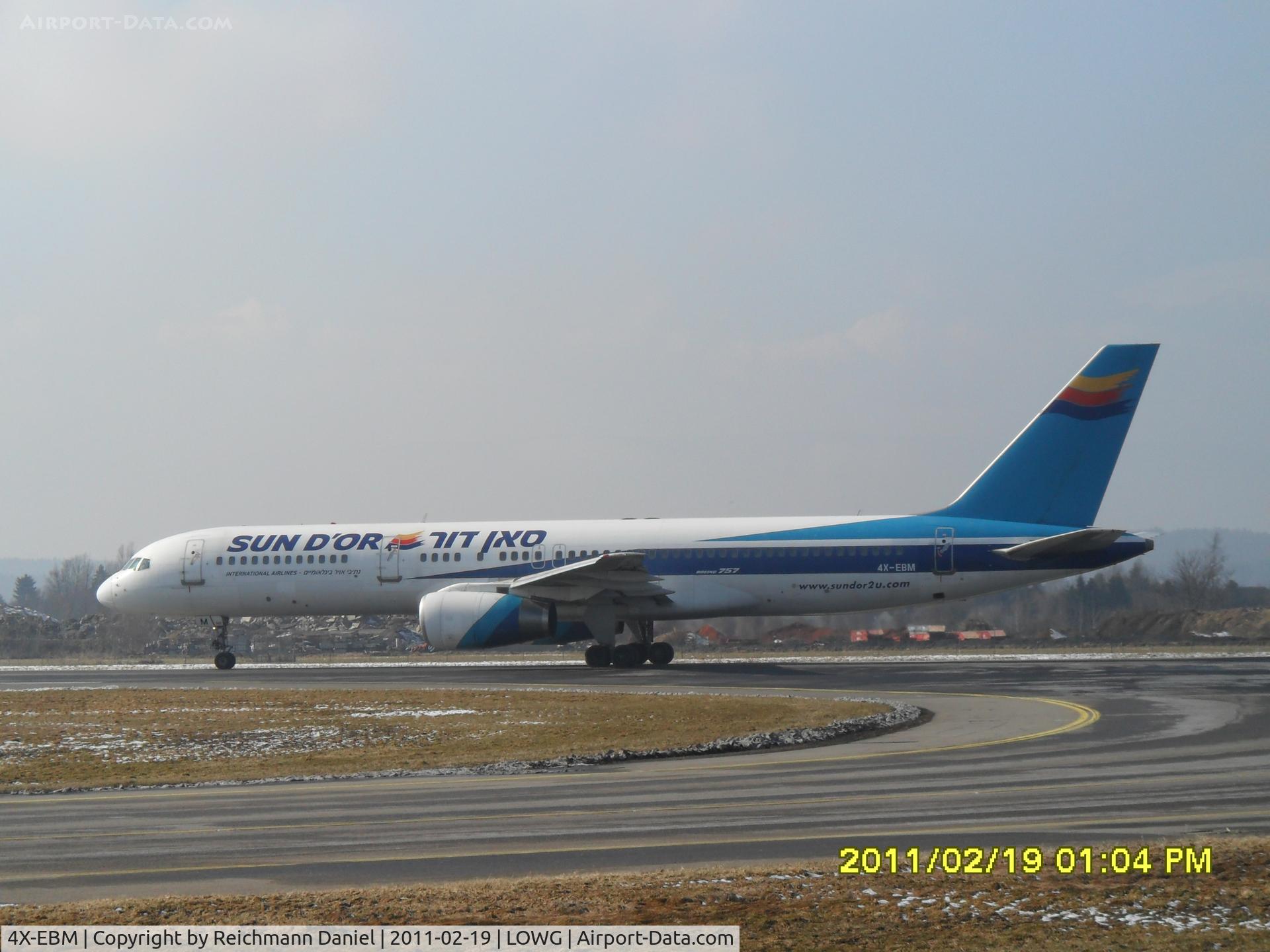 4X-EBM, 1987 Boeing 757-258 C/N 23918, shortly before take off to el Aviv