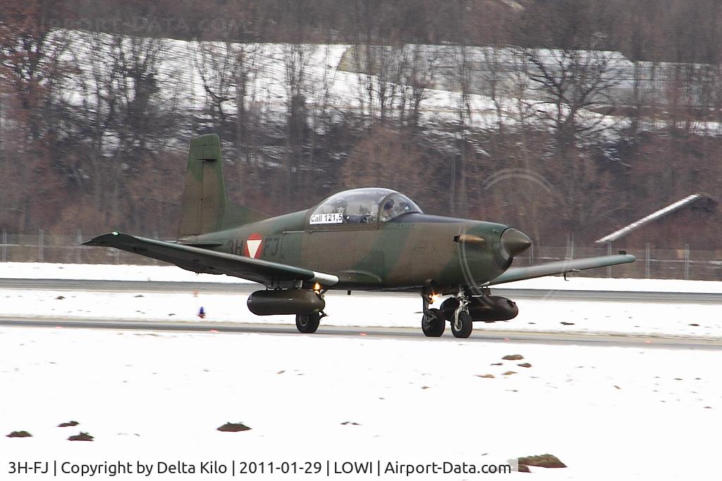 3H-FJ, Pilatus PC-7 Turbo Trainer C/N 448, Austrian Air Forces
PC 7 arms with 2x 12.7 mm of machine gun M3P Browning in HMP-250 Pods of FN Herstal, 250 shots, total weight per Pod: 116 kg
