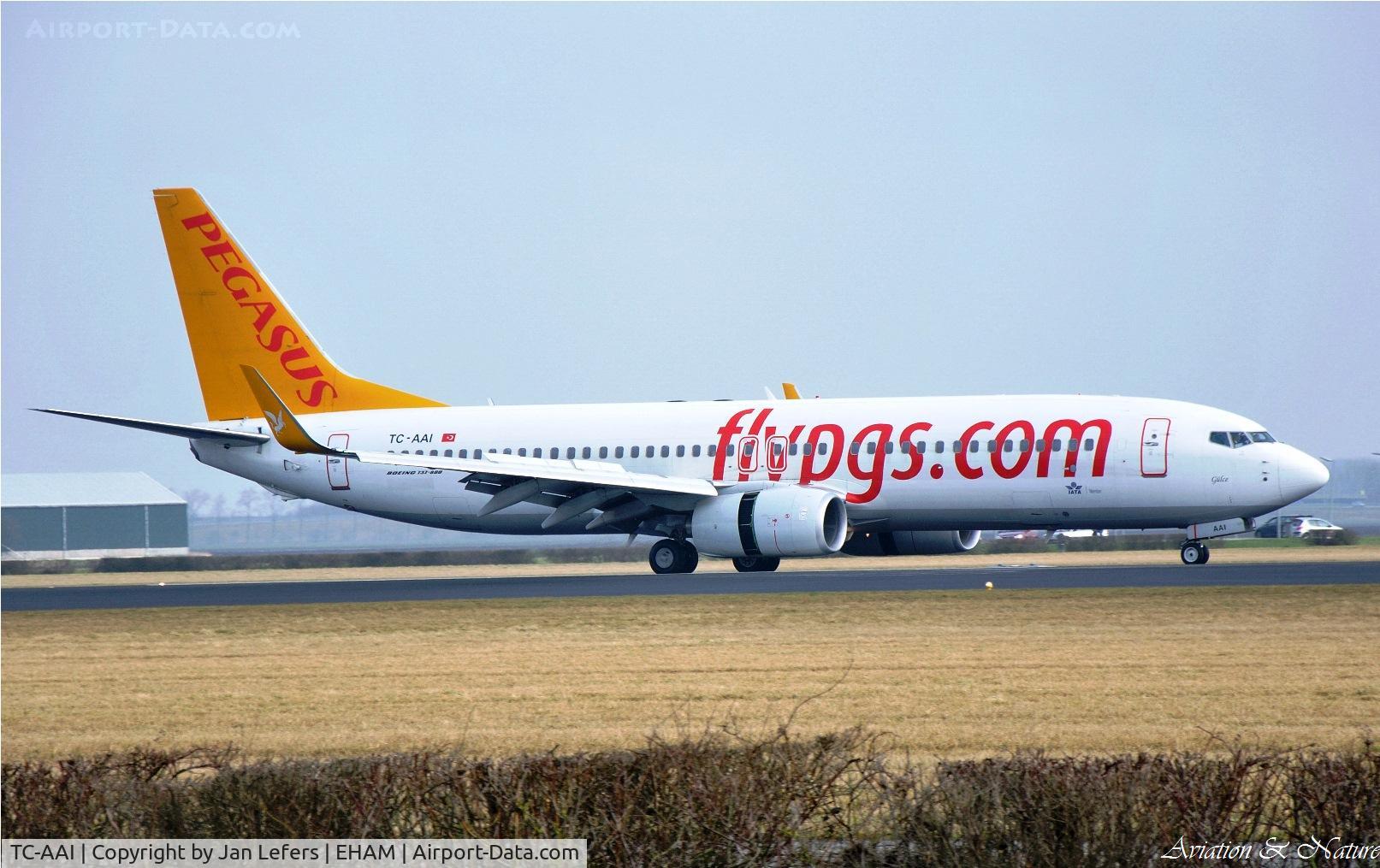 TC-AAI, 2008 Boeing 737-82R C/N 35699, Landing on thr Polderbaan