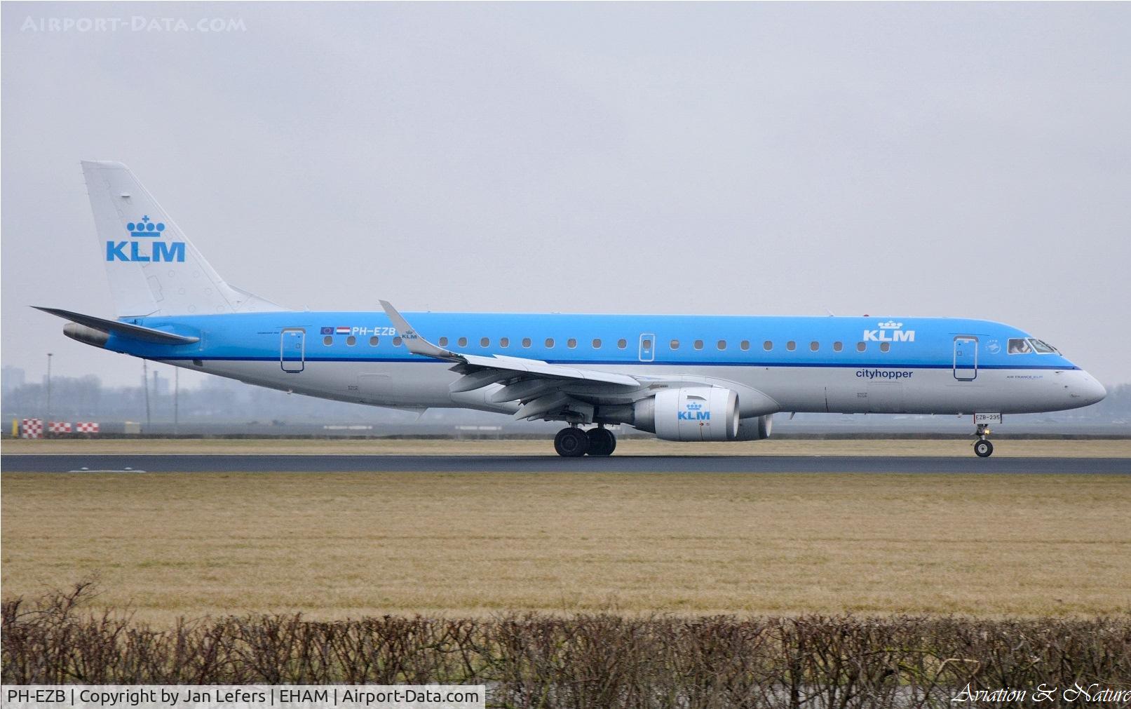 PH-EZB, 2008 Embraer 190LR (ERJ-190-100LR) C/N 19000235, Landing on the Polderbaan