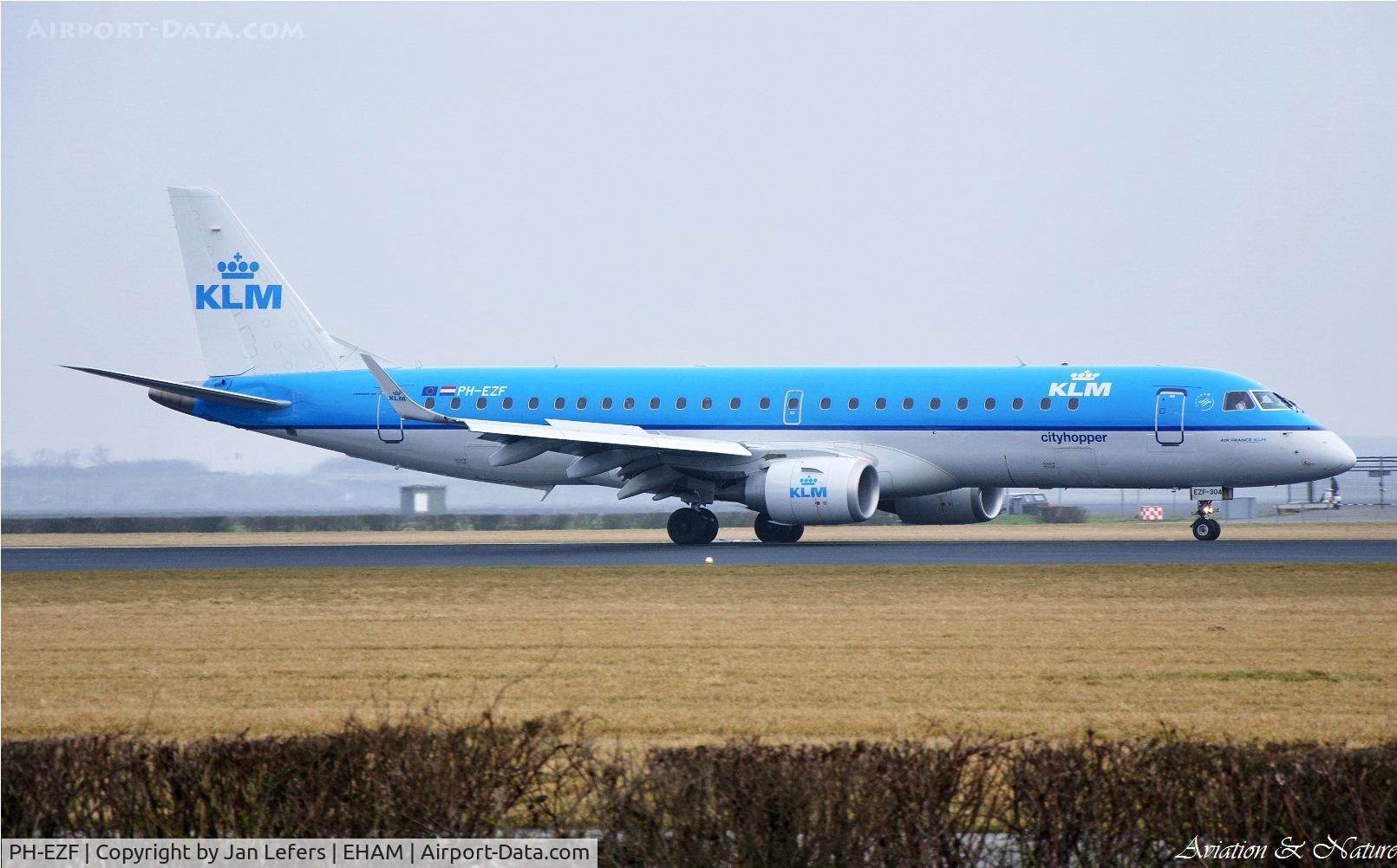 PH-EZF, 2009 Embraer 190LR (ERJ-190-100LR) C/N 19000304, Landing on the Polderbaan