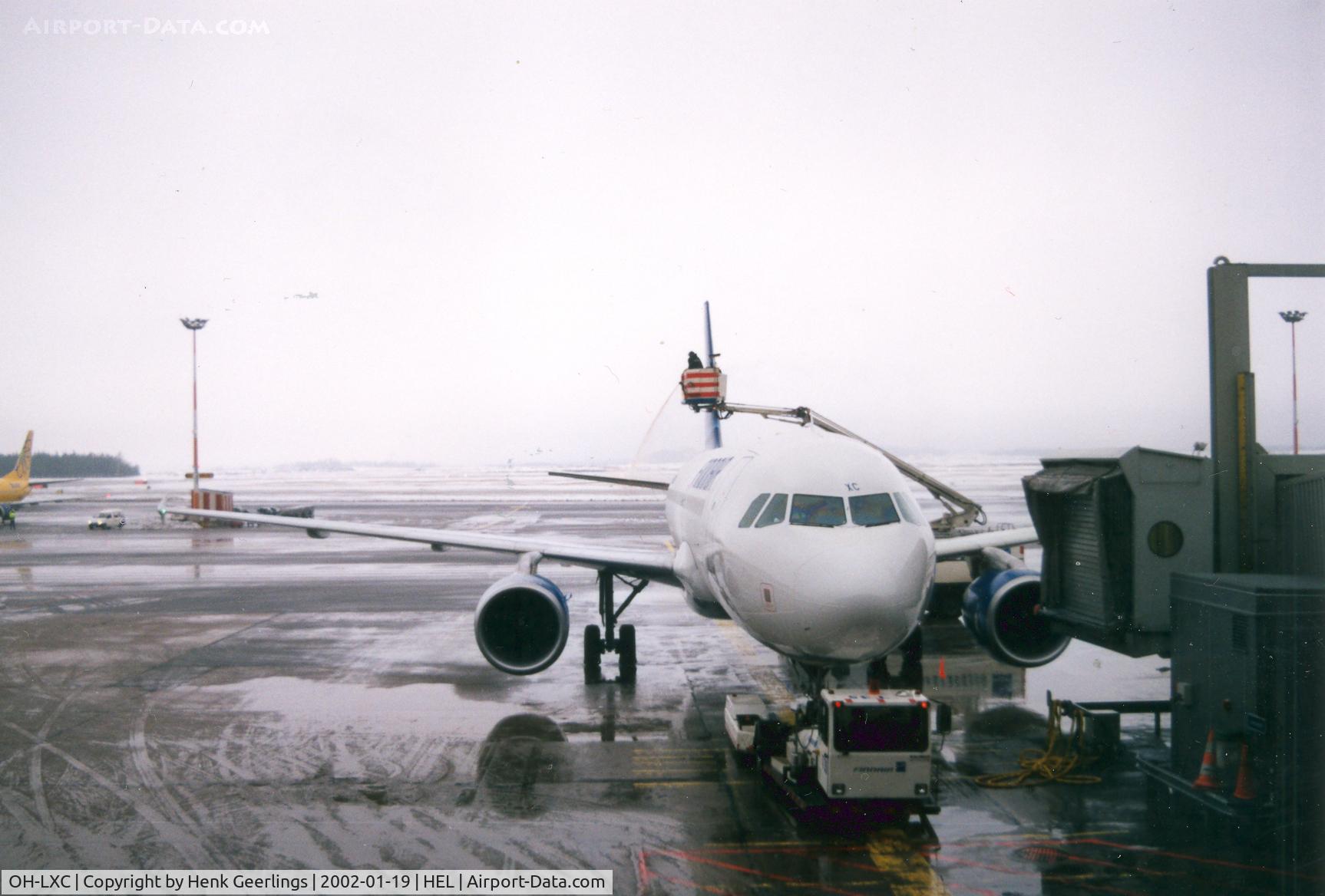 OH-LXC, 2001 Airbus A320-214 C/N 1544, Finnair , De-icing before dep. to Amsterdam