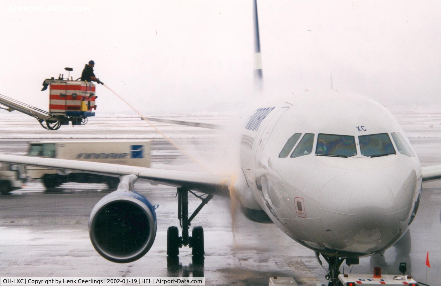 OH-LXC, 2001 Airbus A320-214 C/N 1544, Finnair , De-icing before departure to Amsterdam