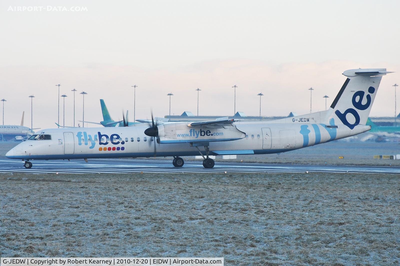 G-JEDW, 2004 De Havilland Canada DHC-8-402Q Dash 8 C/N 4093, Lining up r/w 28