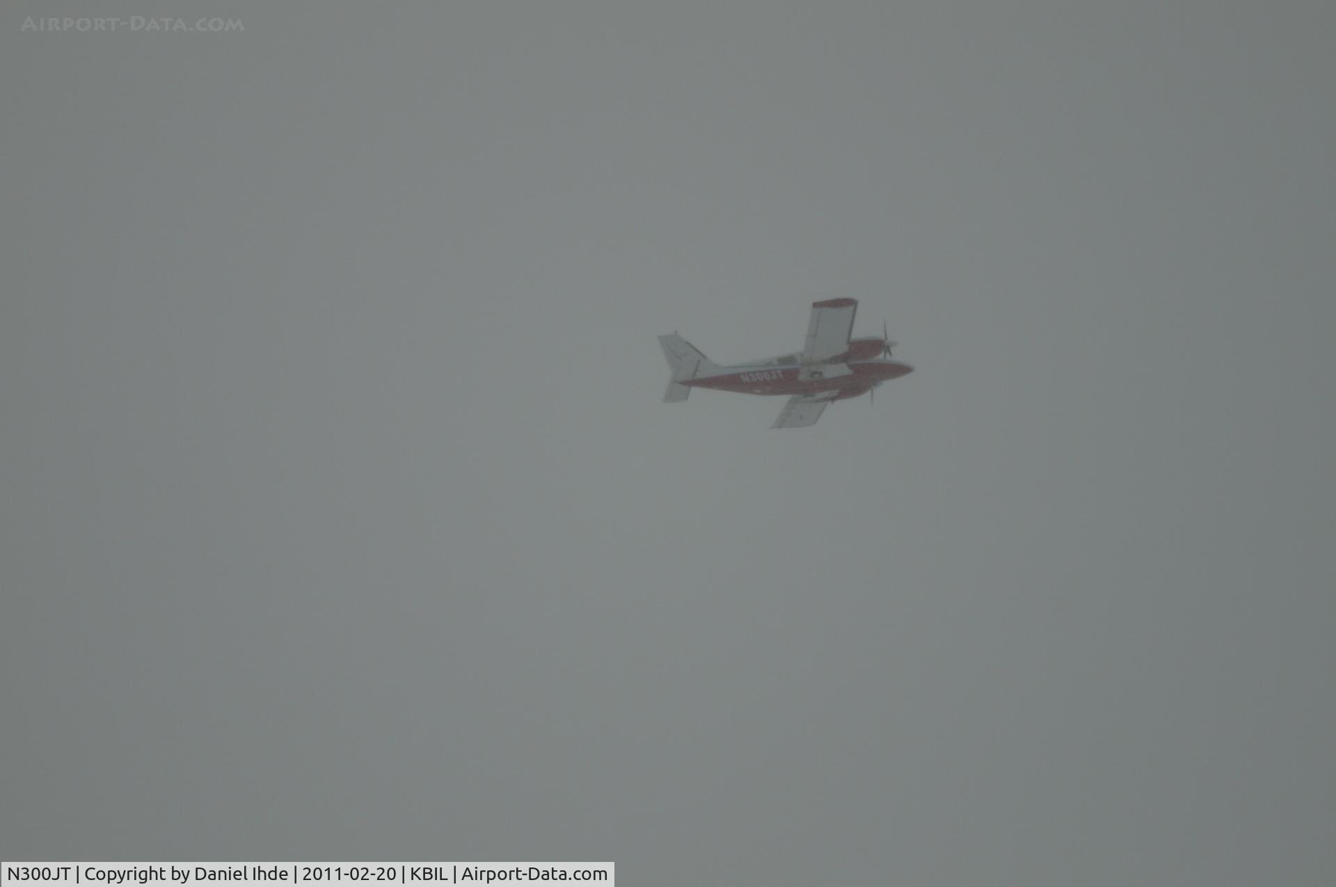 N300JT, 1978 Piper PA-34-200T C/N 34-7970074, Piper Seneca onward through the fog.