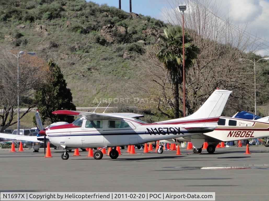 N1697X, 1975 Cessna 210L Centurion C/N 21060732, Taxiing into transient parking
