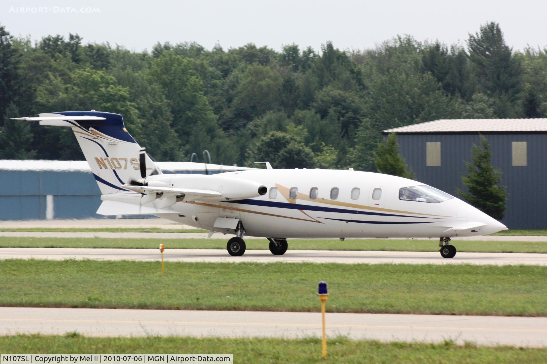 N107SL, 2003 Piaggio P-180 Avanti C/N 1073, VNR107 Departing RWY 28