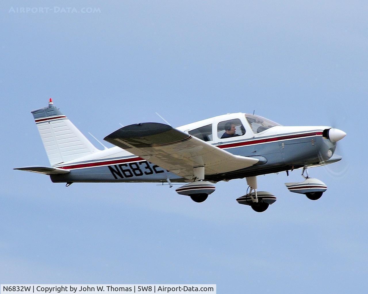 N6832W, 1965 Piper PA-28-140 Cherokee C/N 28-20973, Departing runway 22...