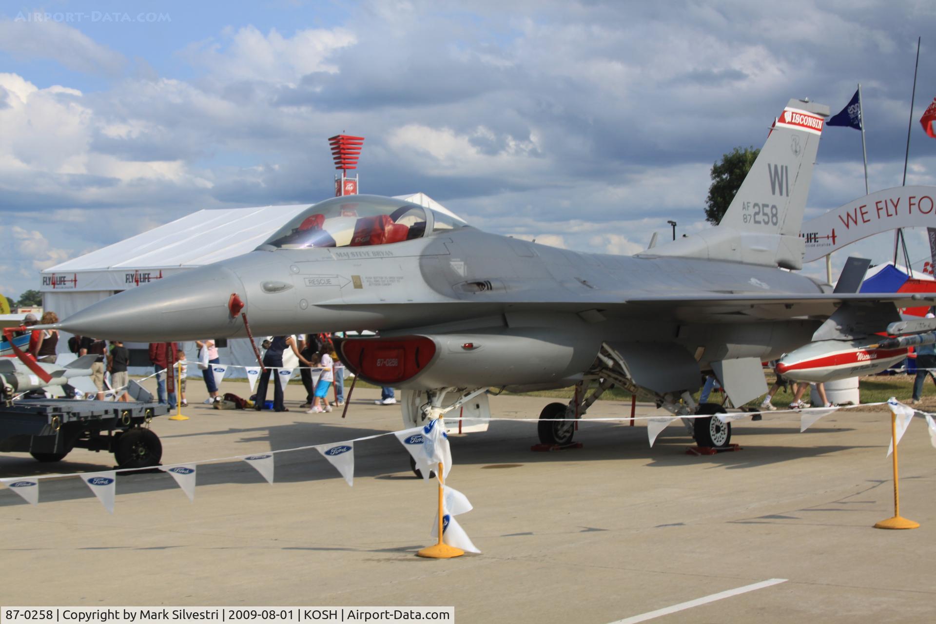 87-0258, 1987 General Dynamics F-16C Fighting Falcon C/N 5C-519, AirVenture 2009