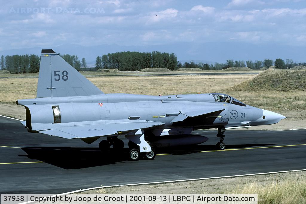 37958, Saab AJSF 37 Viggen C/N 37958, Recce plane in the Co-operative Key 2001 exercise.
