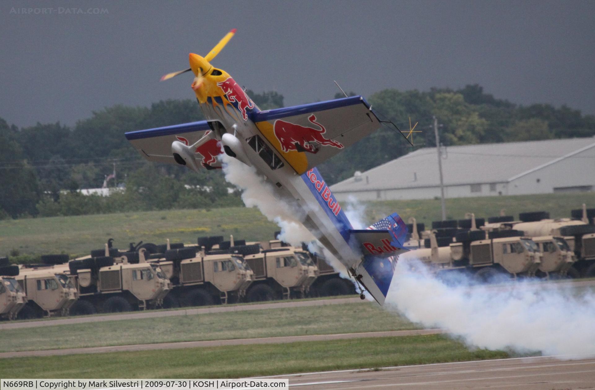 N669RB, 2000 Zivko Edge 540 C/N 0027, AirVenture 2009
