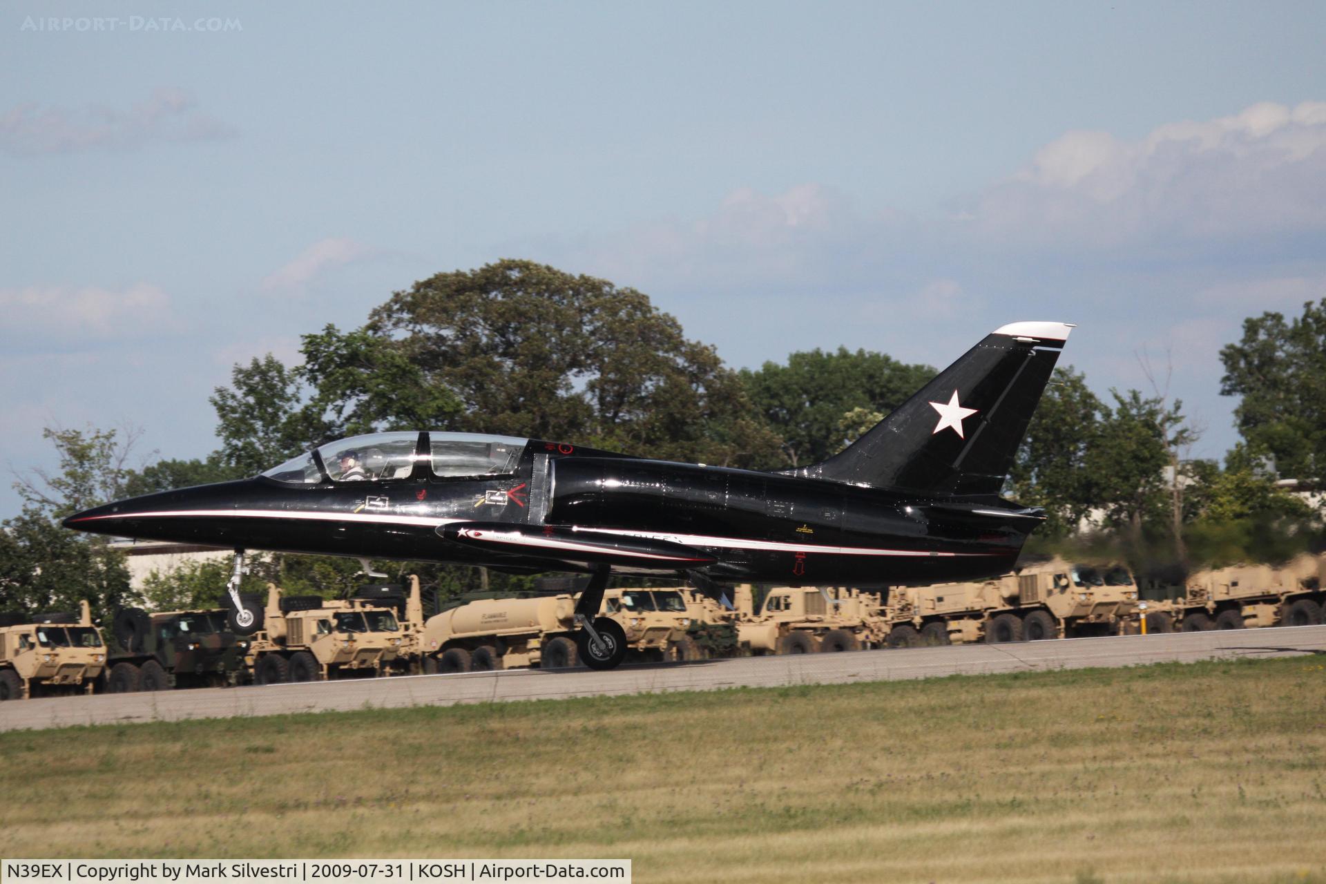N39EX, 1980 Aero L-39 Albatros C/N 031629, AirVenture 2009