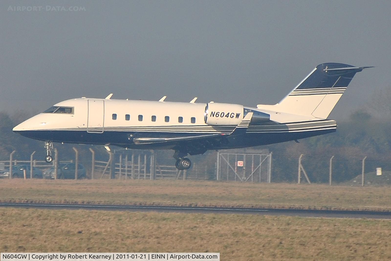 N604GW, 1999 Bombardier Challenger 604 (CL-600-2B16) C/N 5424, About to touch down