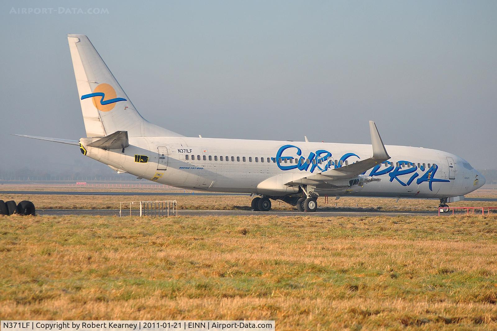 N371LF, 1999 Boeing 737-8Q8 C/N 28056, Parked up to be taken apart