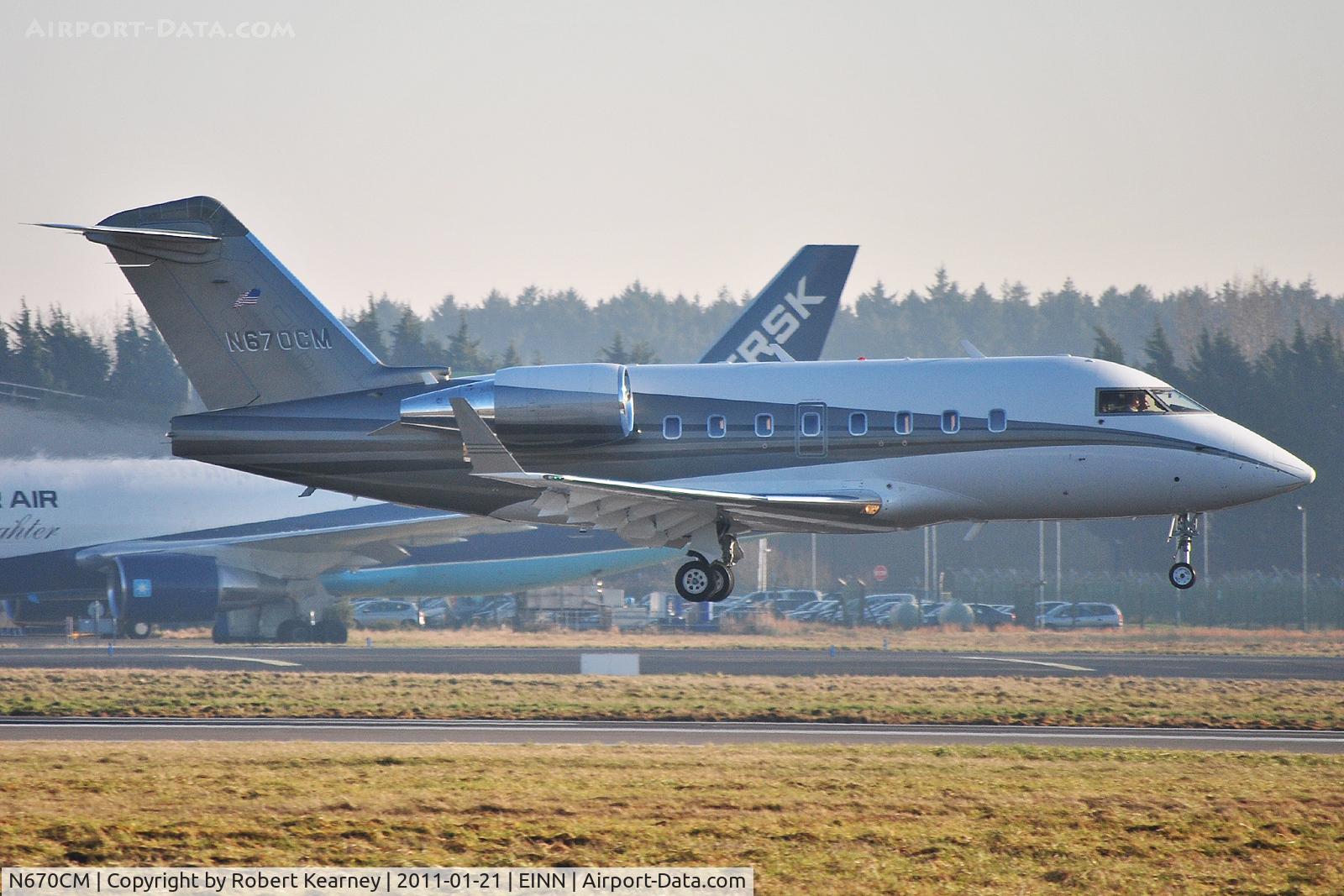 N670CM, 2001 Bombardier Challenger 604 (CL-600-2B16) C/N 5488, About to touch down