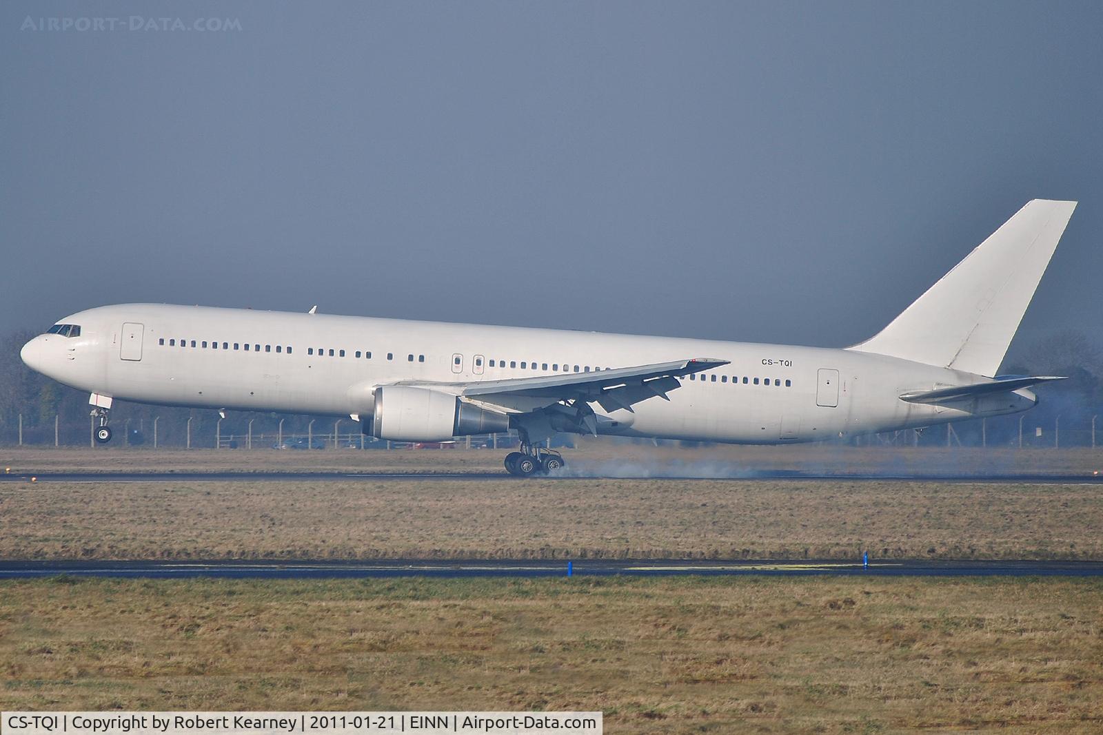 CS-TQI, 1991 Boeing 767-3S1/ER C/N 25221, Making a smoky touch-down