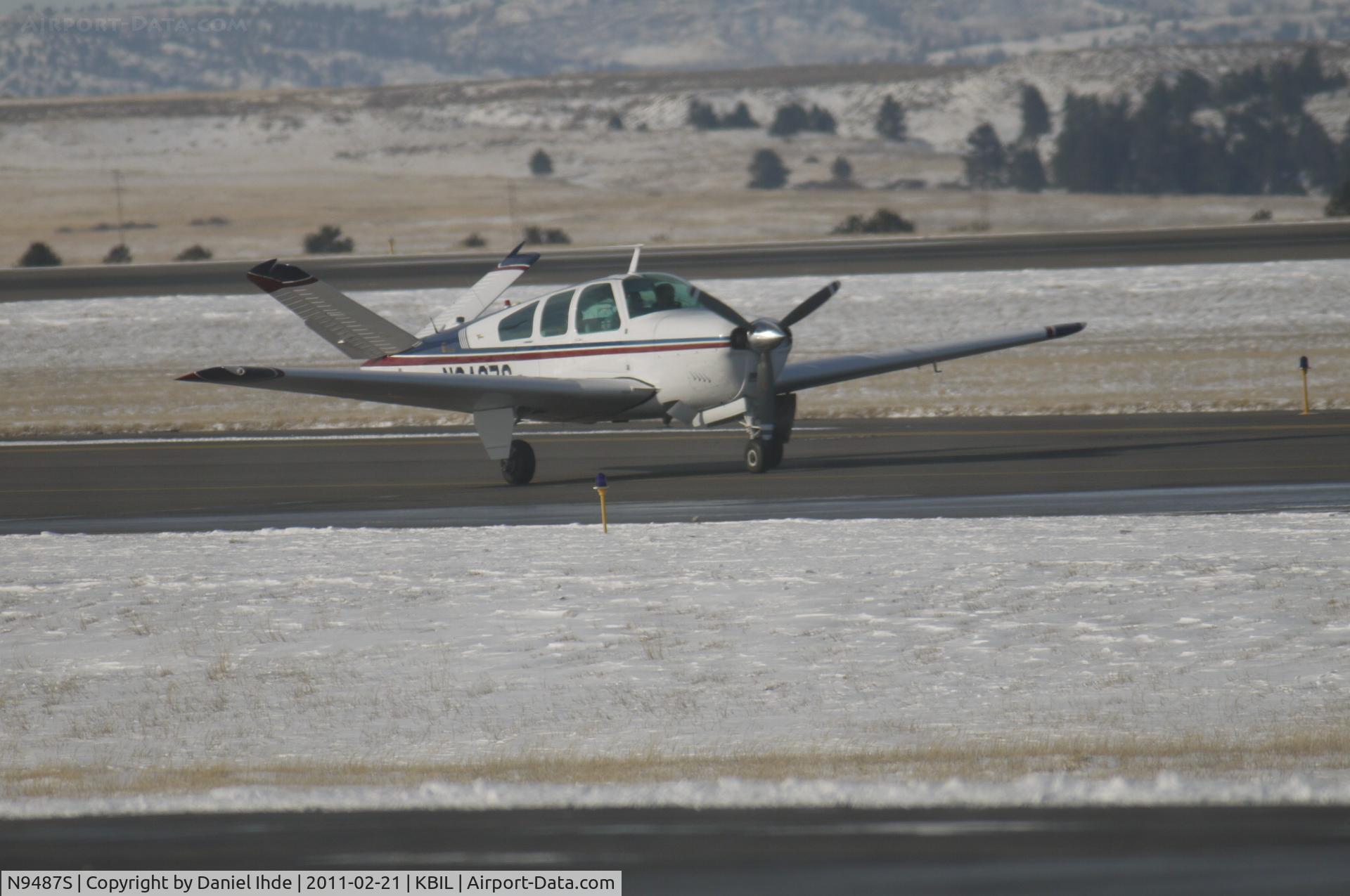 N9487S, 1966 Beech V35 Bonanza C/N D-8067, Nice looking Bonanza at Billings Logan