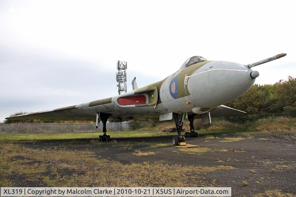 XL319, 1961 Avro Vulcan B.2 C/N Set 28, Avro Vulcan B2 at the North East Aircraft Museum, Usworth in October 2010.