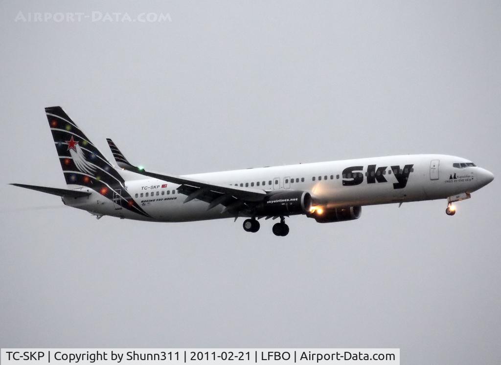 TC-SKP, 2009 Boeing 737-94X/ER C/N 36087, Landing rwy 32L