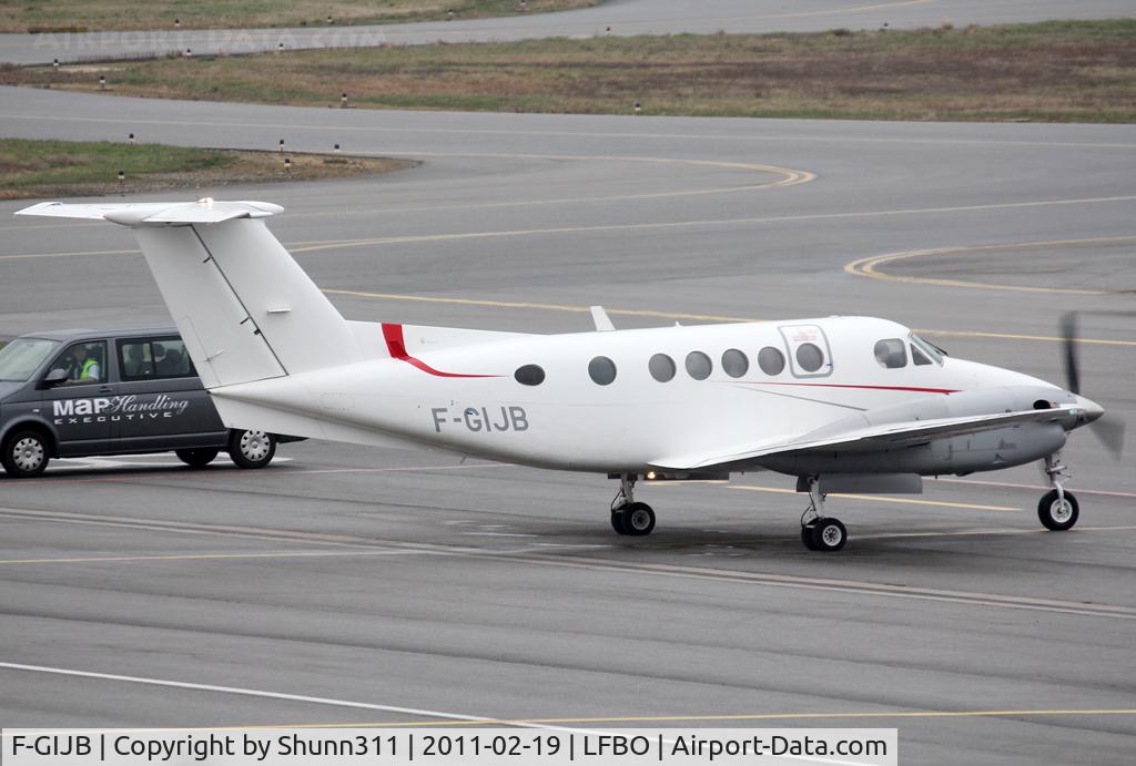 F-GIJB, 1974 Beech 200 Super King Air C/N BB-13, Ready for departure...